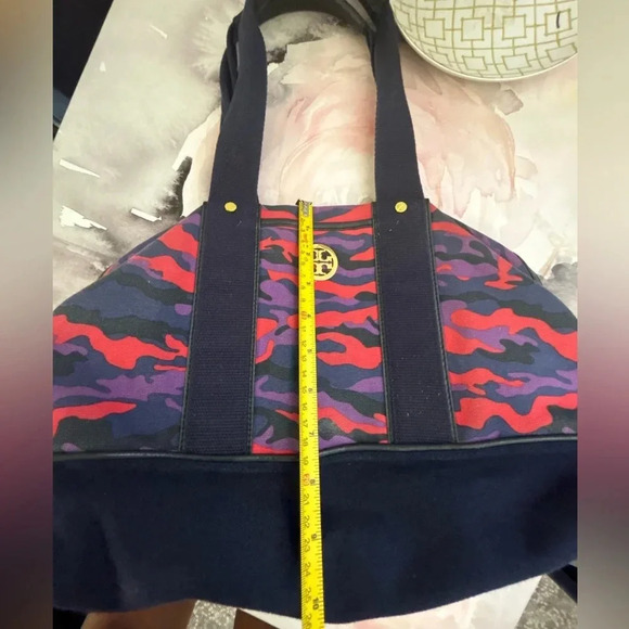! Tory Burch camo bag - Picture 5 of 7